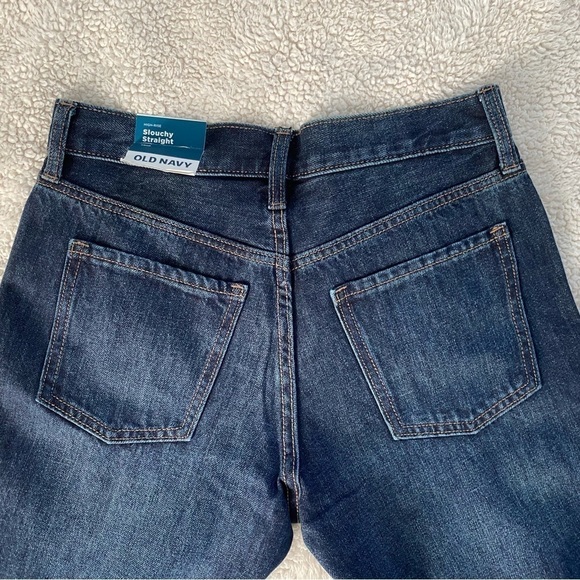 NWT- High-Waisted Button-Fly Slouchy
Straight crop Jeans for Women, size 2 - Picture 2 of 6